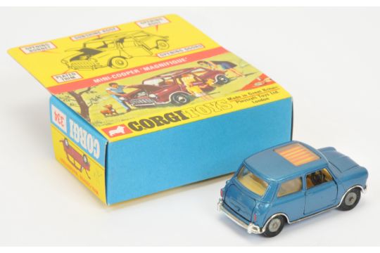 Corgi Toys 334 BMC Mini Cooper S "Magnifique" - Blue body with yellow and red striped sliding sun... - Bild 2 aus 2