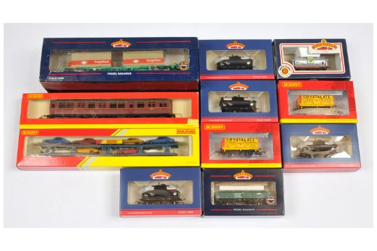 Bachmann & Hornby mixed group of Rolling Stock to include 