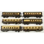 Hornby O Gauge Group of 6x Pullman coaches. 