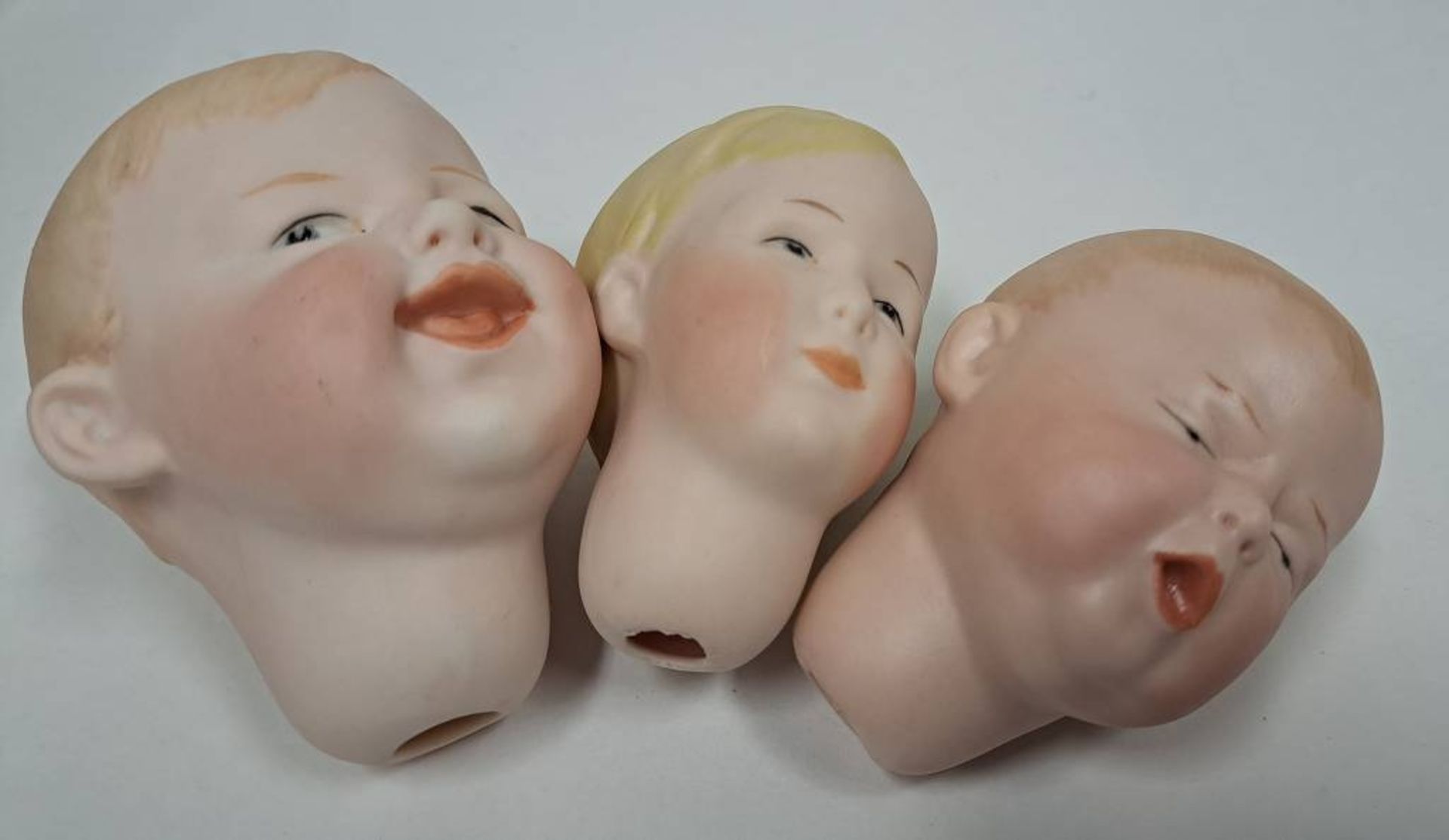 Drei antike Künstler Puppenköpfe