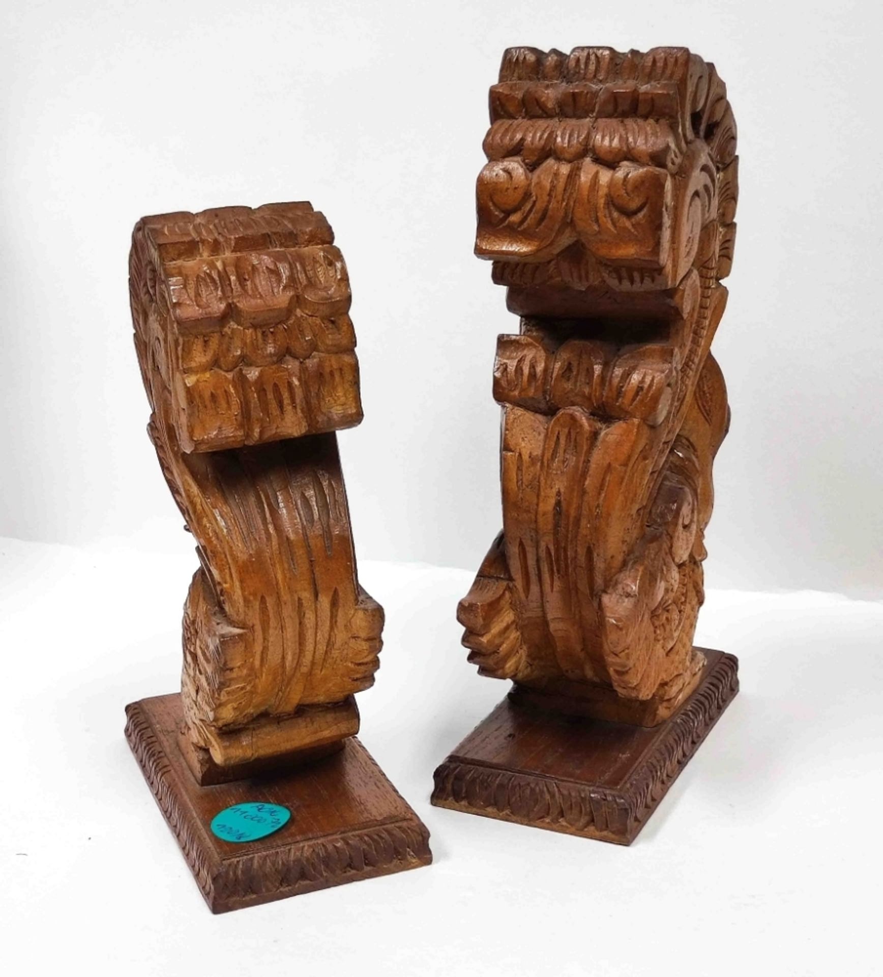 Zwei Holzfiguren