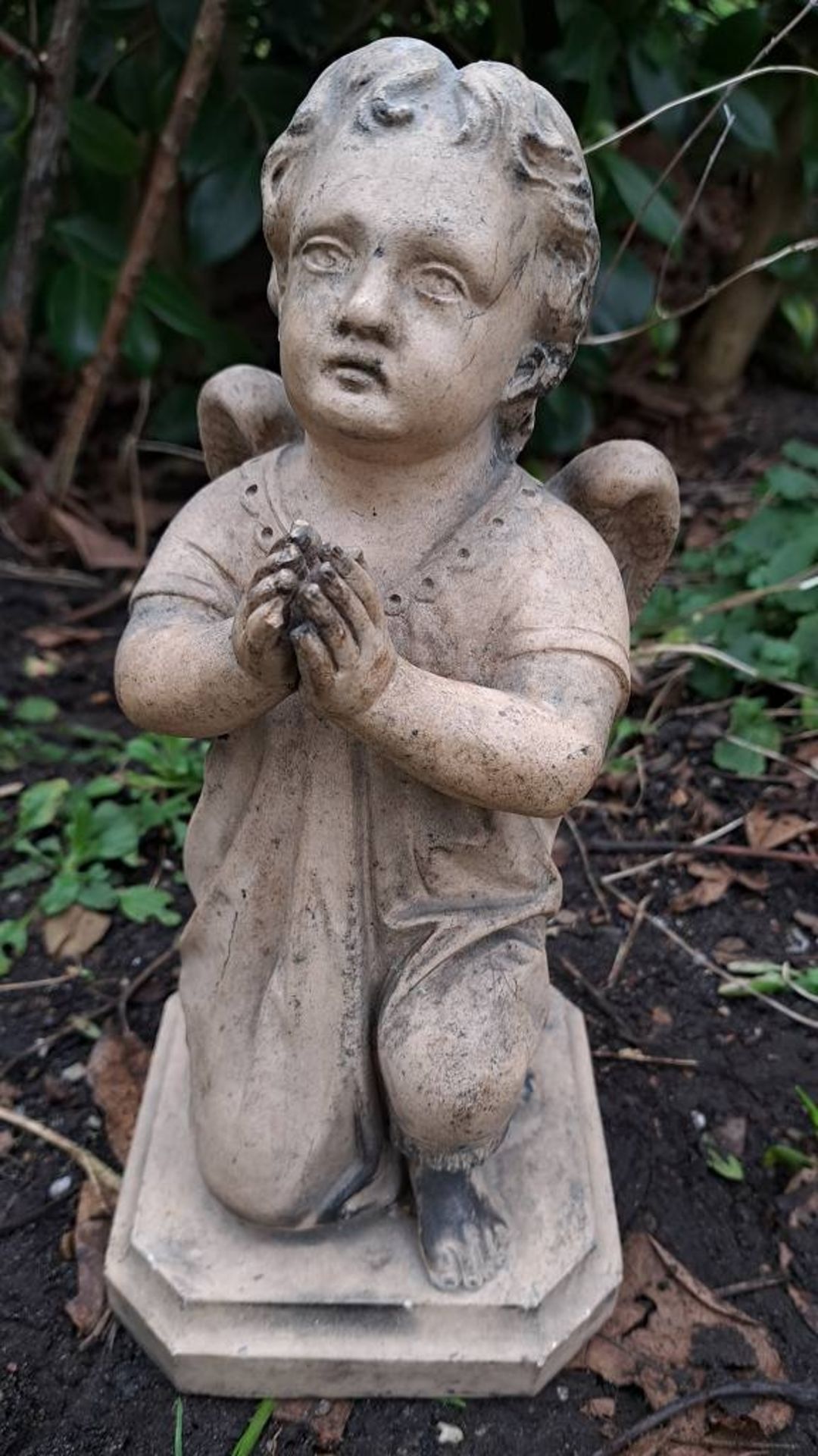 Betender Engel Garten Skulptur