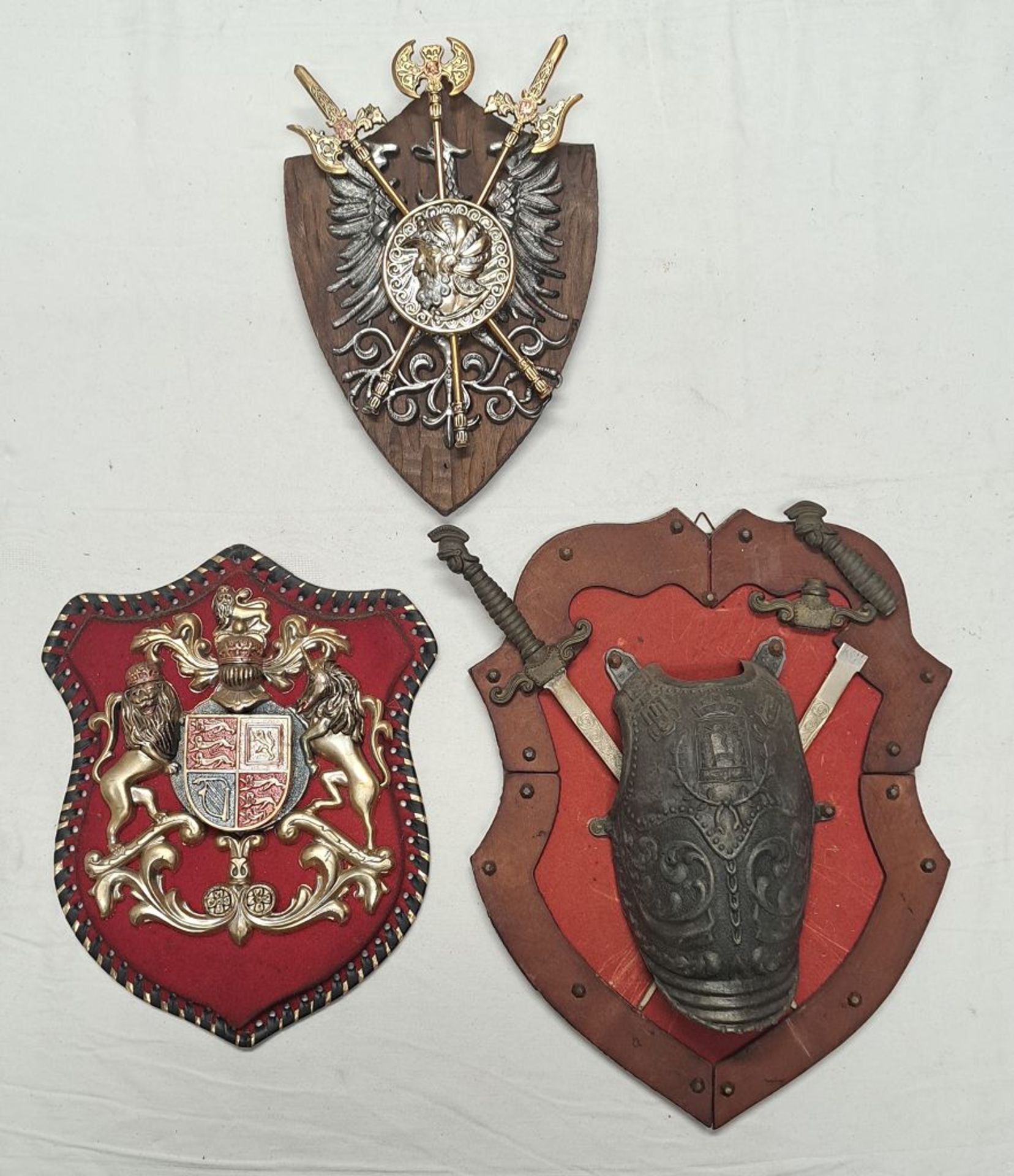 Drei Stk. Deko Wappen Wandschilder