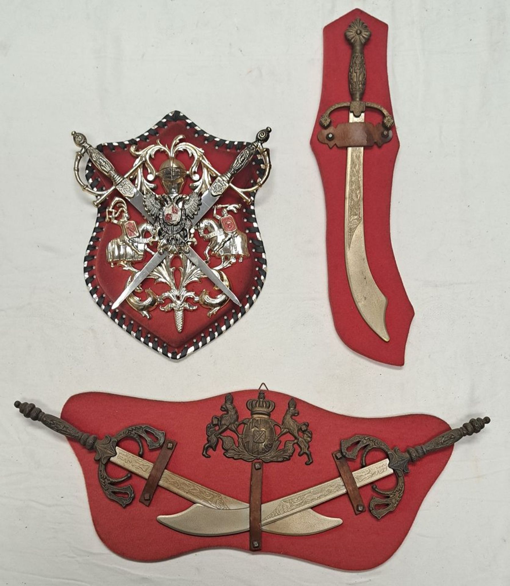 Drei Deko Wappen Wandschilder