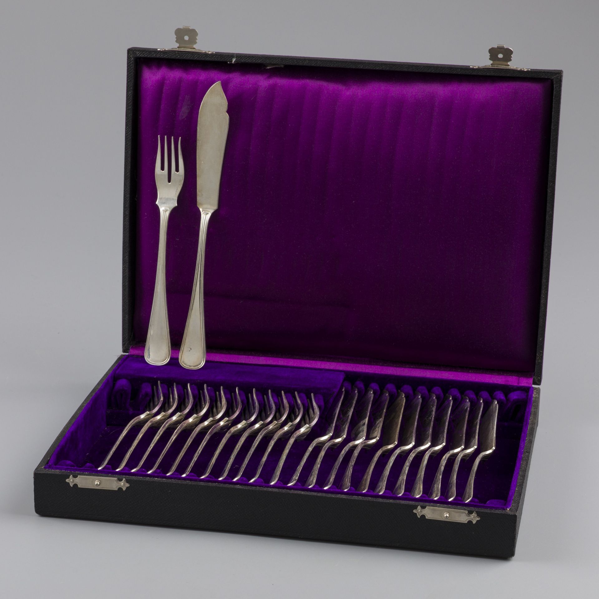 24-piece set of fish cutlery "Hollands Rondfilet", silver.