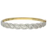 18K Bicolour gold bangle bracelet set with approx. 2.80 ct. diamond.