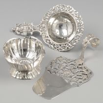 Cake server & tea strainer with drip tray, silver.