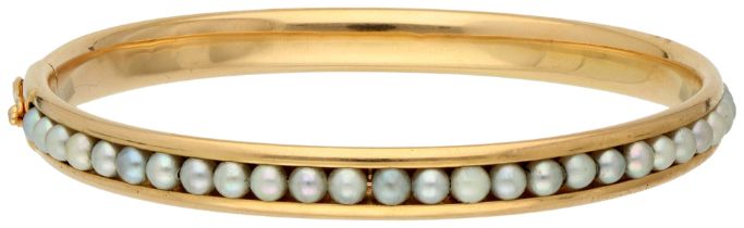 Alton 18K yellow gold bangle bracelet set all around with cultivated pearls.
