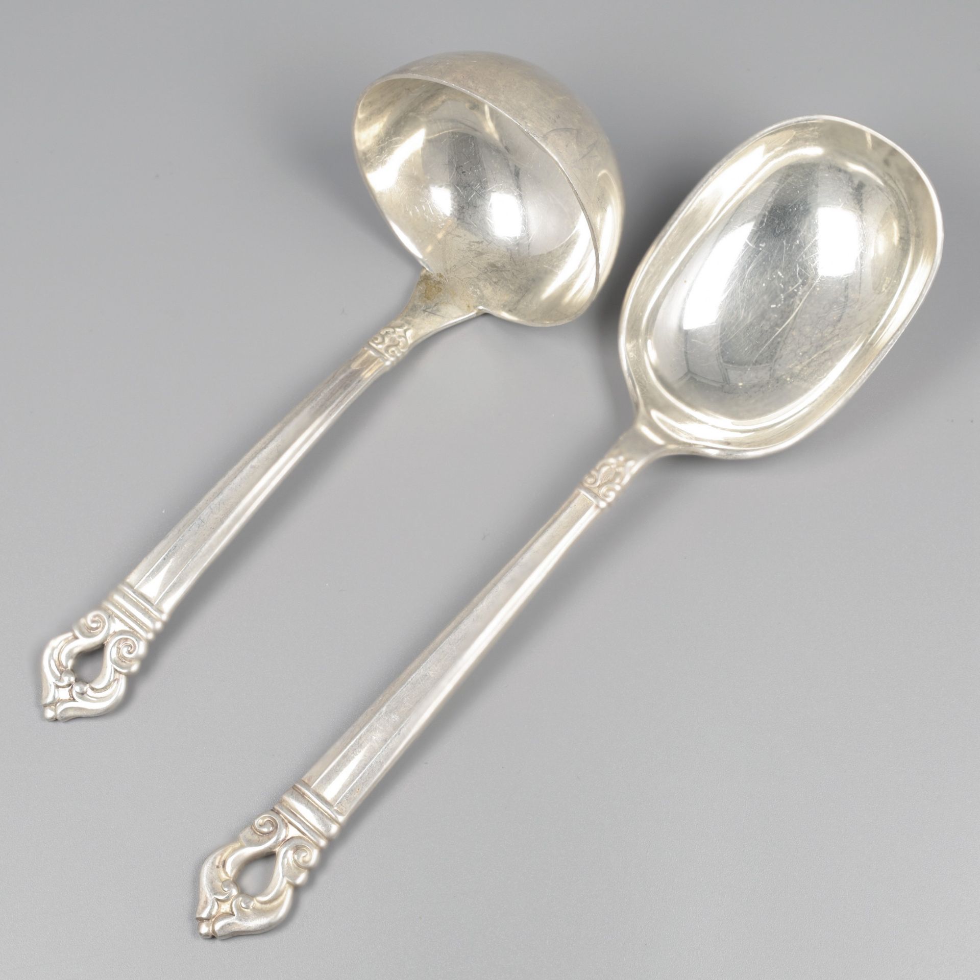 Gravy ladle and ladle, model Royal Danish at Codan S.A. (Mexico), silver.
