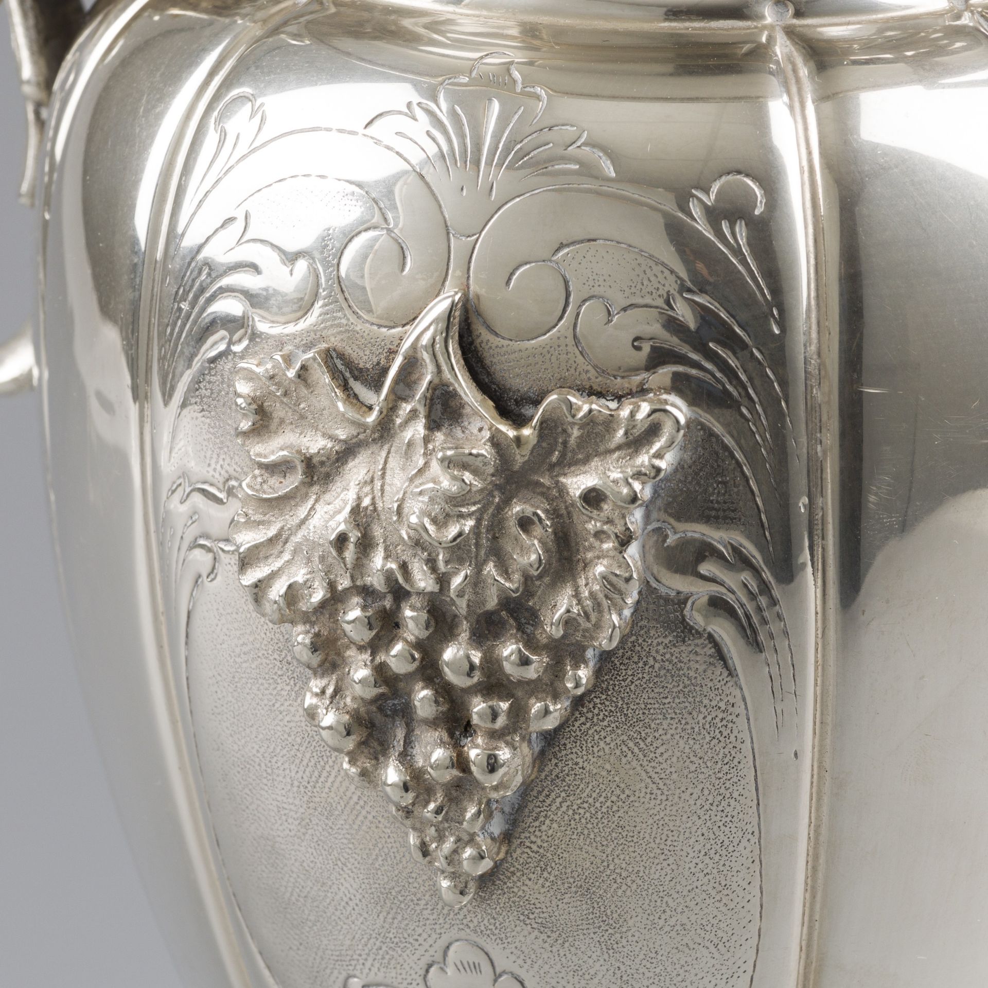 Silver vase. - Image 2 of 5