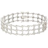 18K White gold 'fishnet' bracelet set with diamonds.