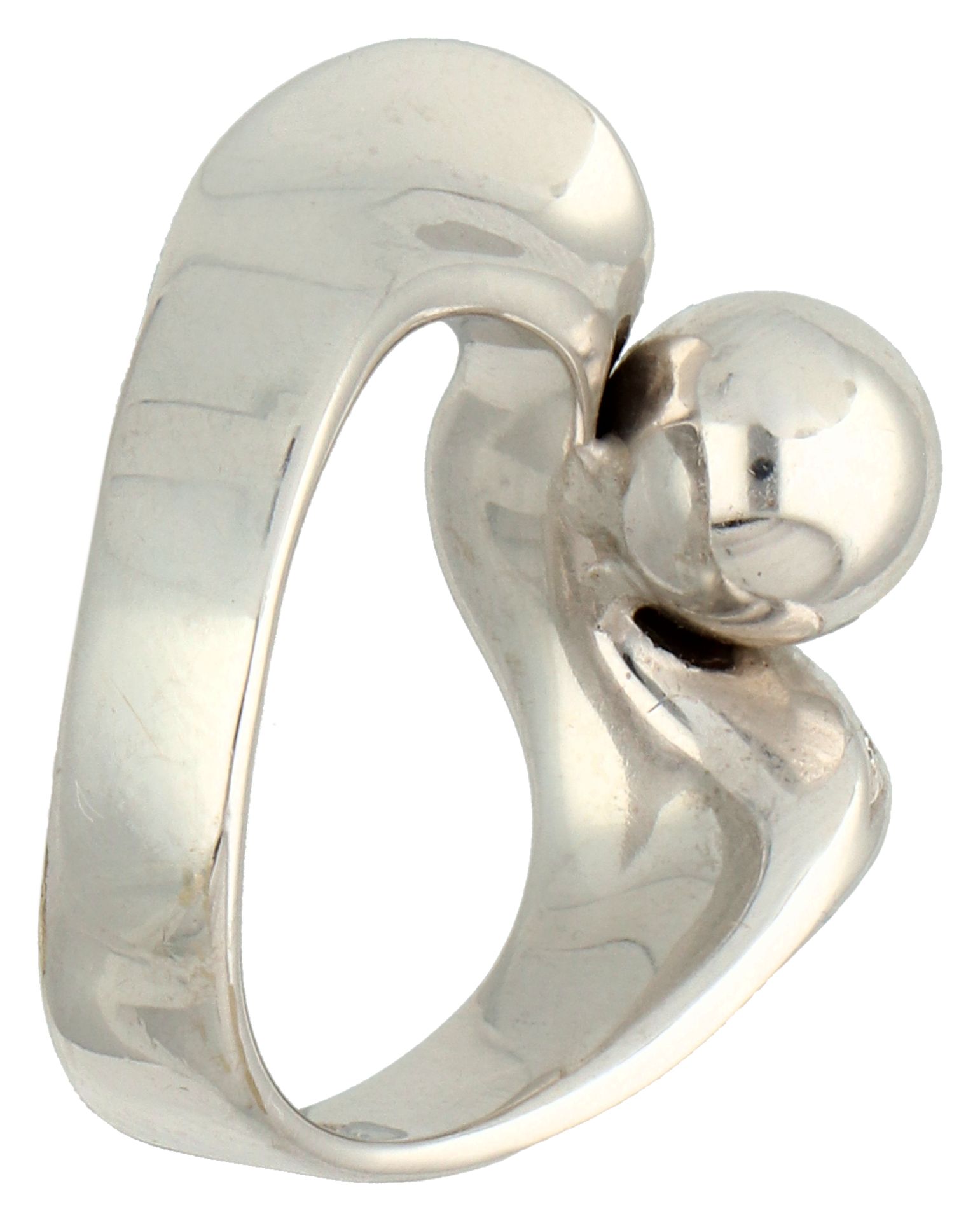 Nanis 18K white gold Italian design ring set with diamond. - Image 2 of 3