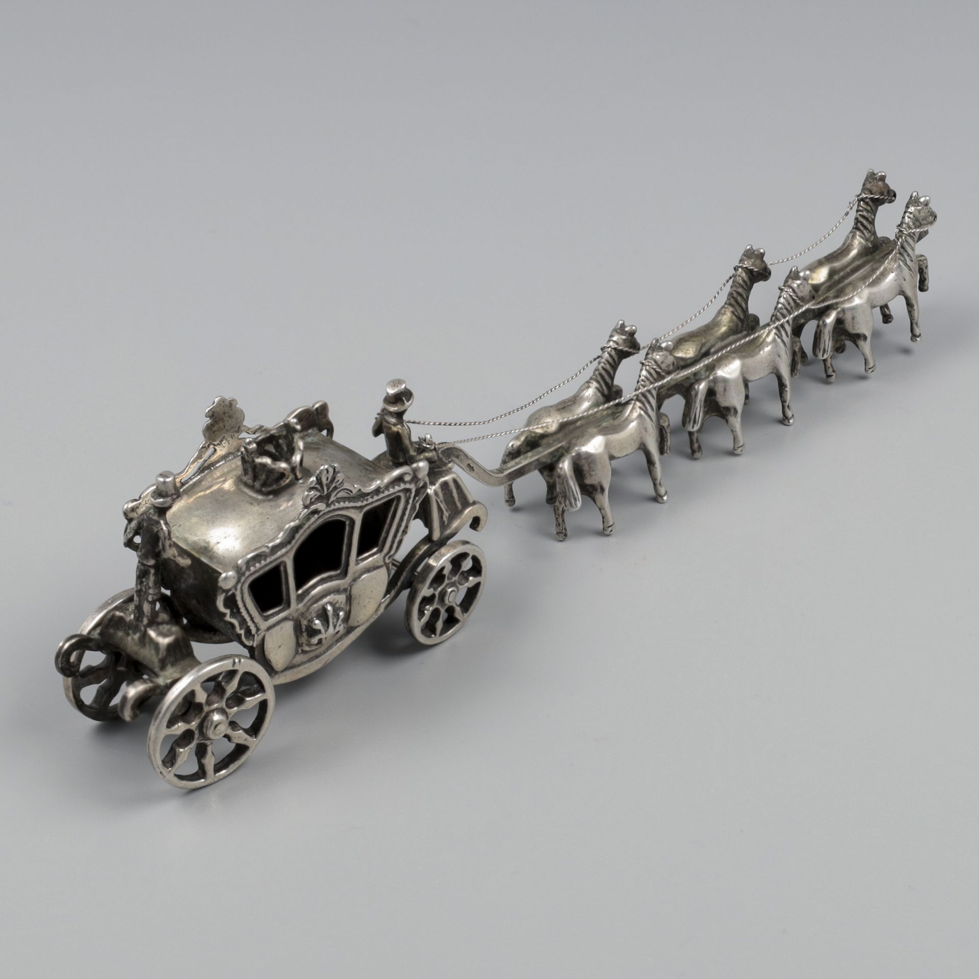 Miniature royal carriage silver. - Bild 2 aus 3