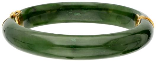 No Reserve - Jade bangle bracelet with 14K yellow gold closure and hinge.