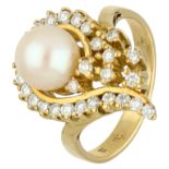 No Reserve - 18K yellow gold ring with paisley motif set with cultivated pearl and approx. 0.28 ct. 
