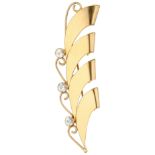 No Reserve - 18K Yellow gold Swedish lily of the valley brooch from 1946 with rock crystal.