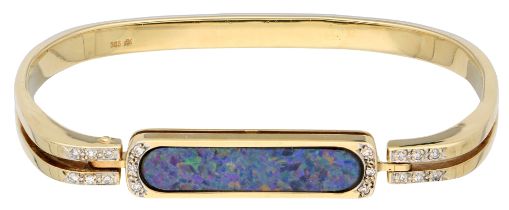 No Reserve - 14K Yellow gold bangle bracelet set with opal and approx. 0.18 ct. diamond.