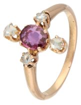 No Reserve - 18K Rose gold antique ring set with approx. 0.34 ct. natural ruby ​​and rose diamond.