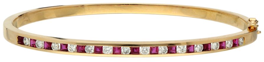 No Reserve - 18K Yellow gold bangle bracelet set with approx. 0.49 ct. diamond and ruby.