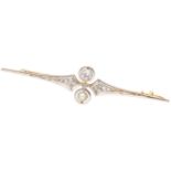No Reserve - 14K Bicolor gold Art Deco bar brooch set with approx. 0.60 ct. diamond and cultivé pear