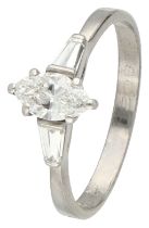 No Reserve - 18K White gold shoulder ring set with approx. 0.50 ct. marquise cut diamond.