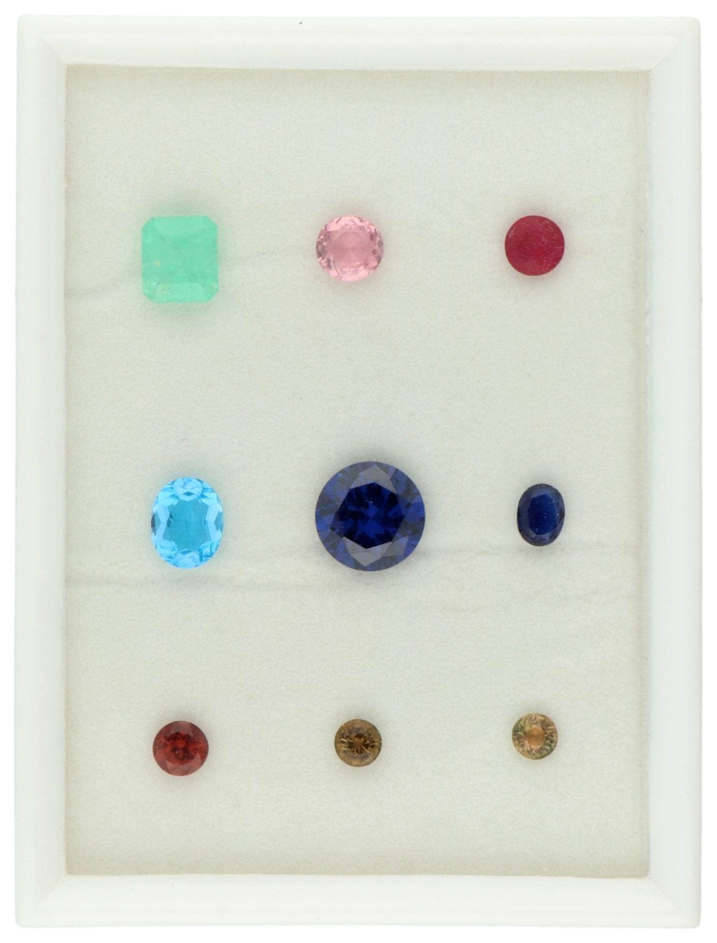 No Reserve - Lot of nine different gemstones
