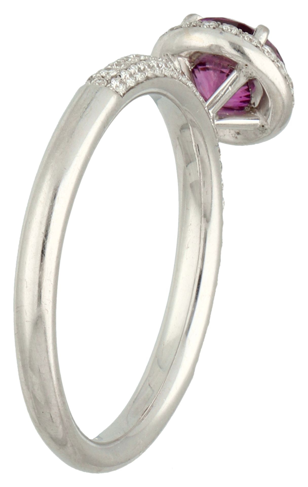 No Reserve - 18K White gold shoulder ring set with synthetic pink sapphire and approx. 0.33 ct. diam - Bild 2 aus 2