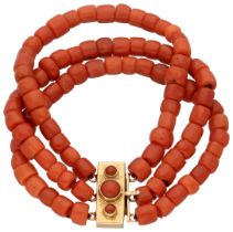 No Reserve - Red coral bracelet with 14k yellow gold clasp.