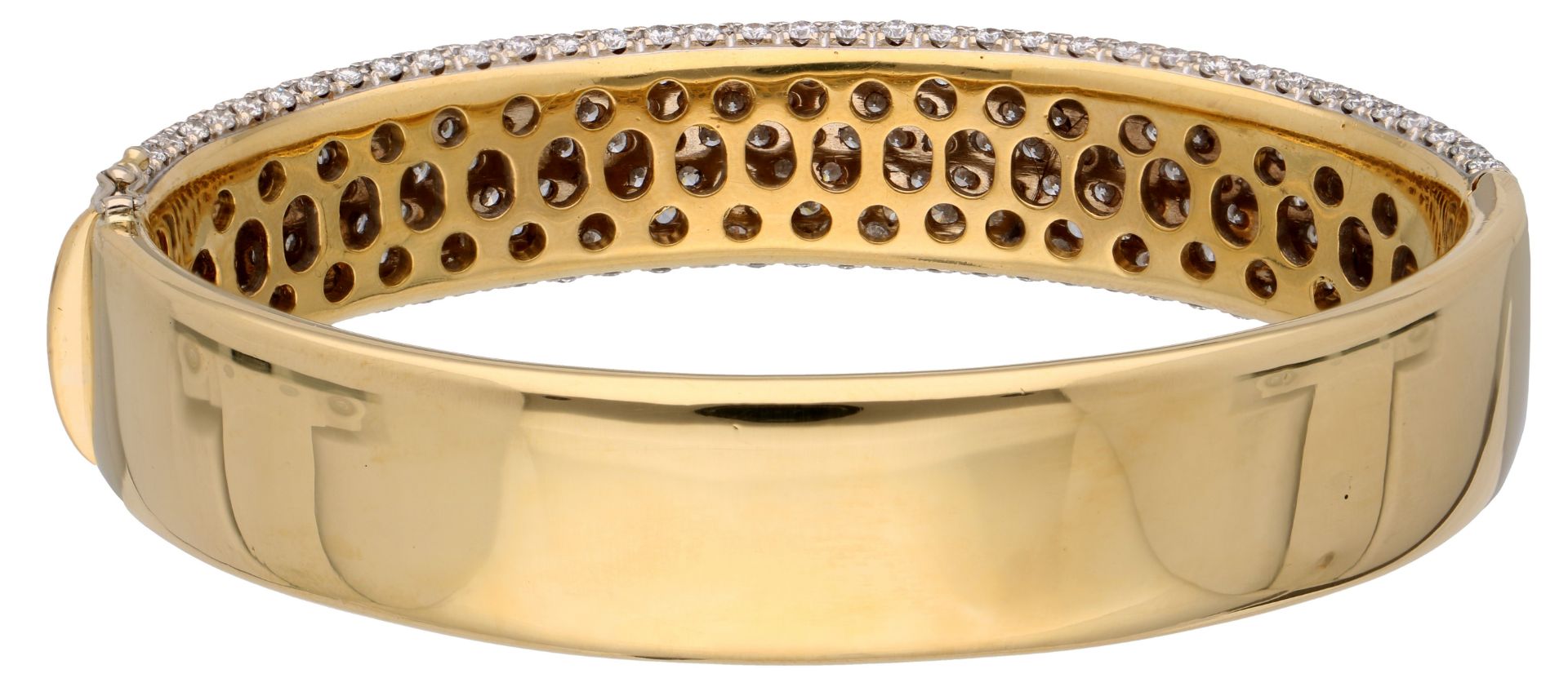 No Reserve - 14K Yellow gold bangle bracelet set with approx. 5.70 ct. diamonds. - Bild 2 aus 3