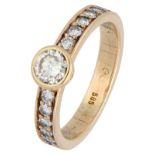 No Reserve - 14K Yellow gold shoulder ring set with approx. 0.86 ct. diamond.