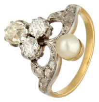 No Reserve - Gold/platinum duchesse ring with diamond and cultivated pearl.