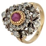 No Reserve - 14K Yellow gold / silver vintage ring set with approx. 0.61 ct. natural ruby ​​and diam