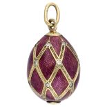 No Reserve - 14K Yellow gold / gold-plated silver egg pendant with purple enamel and zirconia.