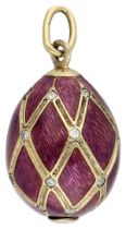 No Reserve - 14K Yellow gold / gold-plated silver egg pendant with purple enamel and zirconia.