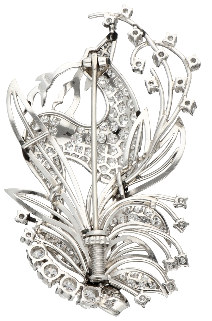 No Reserve - 1950s 18K white gold brooch of a deer set with approx. 3.3 ct. diamond. - Image 2 of 3