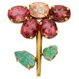 No Reserve - 20K Yellow gold pendant depicting a flower set with sapphire, tourmaline and emerald.