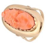No Reserve - 14K Yellow gold ring with carved pink coral.