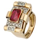 No Reserve - 14K Yellow Gold Tank ring with Verneuil ruby.