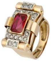 No Reserve - 14K Yellow Gold Tank ring with Verneuil ruby.