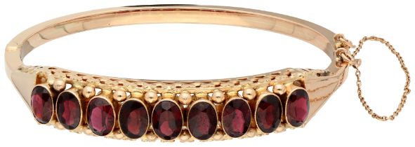 No Reserve - 14K Rose gold bangle bracelet set with garnet.