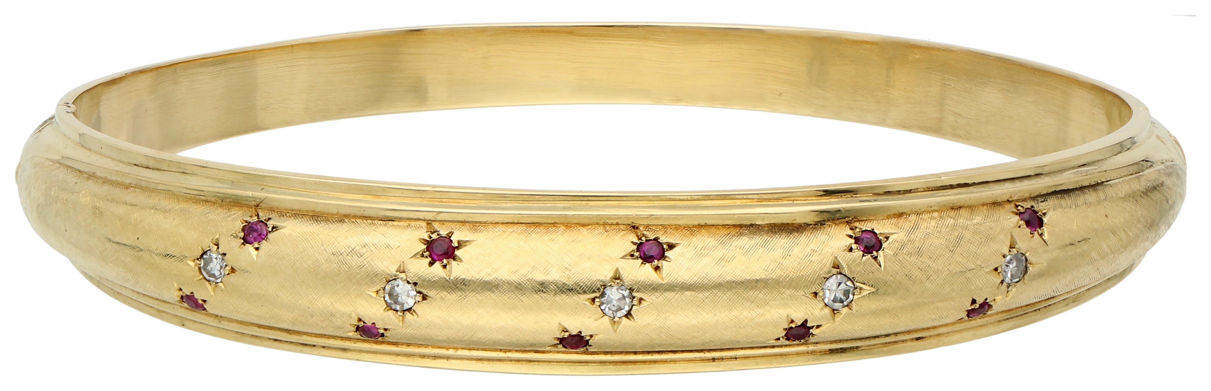 No Reserve - 14K Yellow gold bangle bracelet with diamond and synthetic ruby.