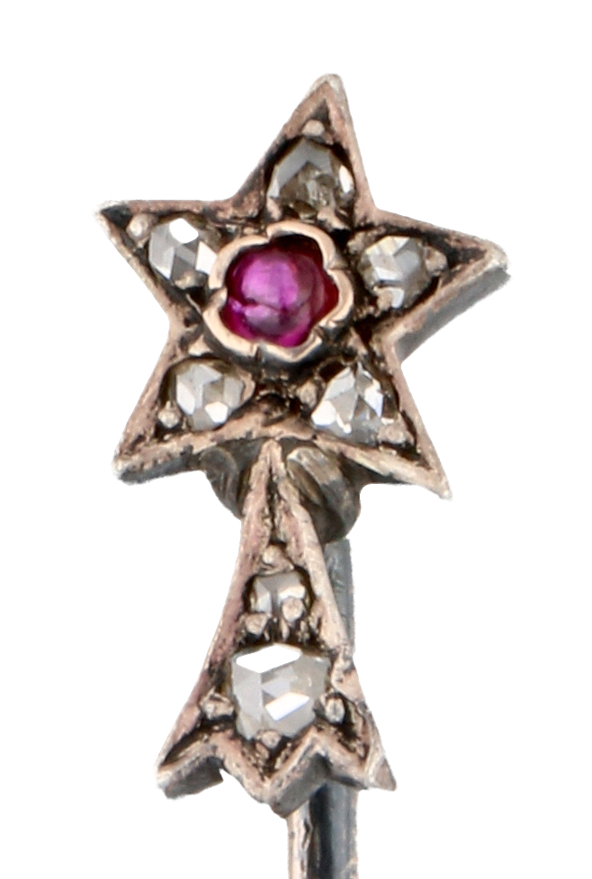 No Reserve - 14K Yellow gold vintage pin diamonds and synthetic ruby. - Image 2 of 3