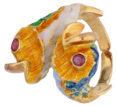 No Reserve - 18K Yellow gold polychrome enamel ring of fish with ruby.