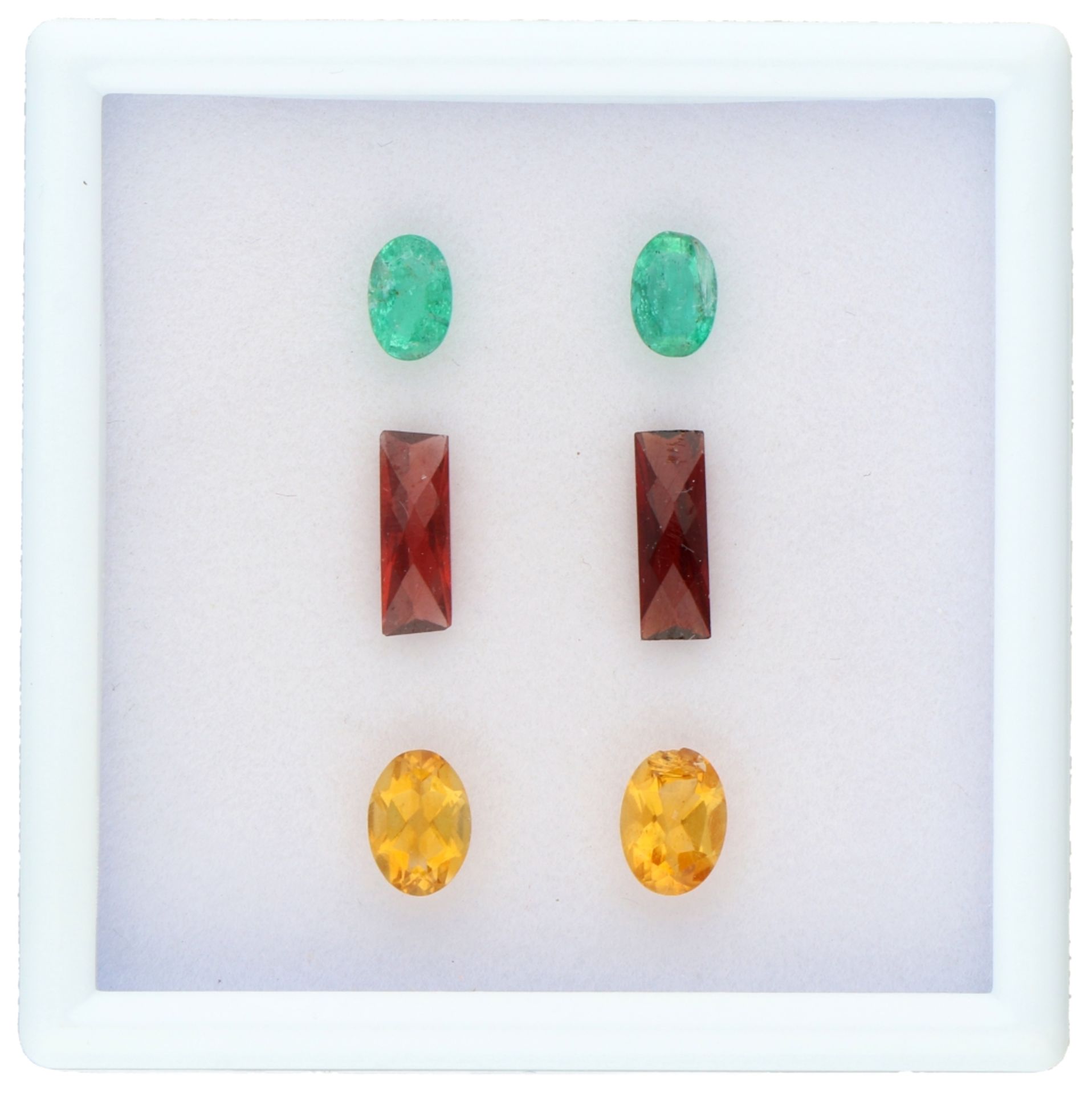 No Reserve - Lot of six natural gemstones consisting of emerald, citrine and garnet.