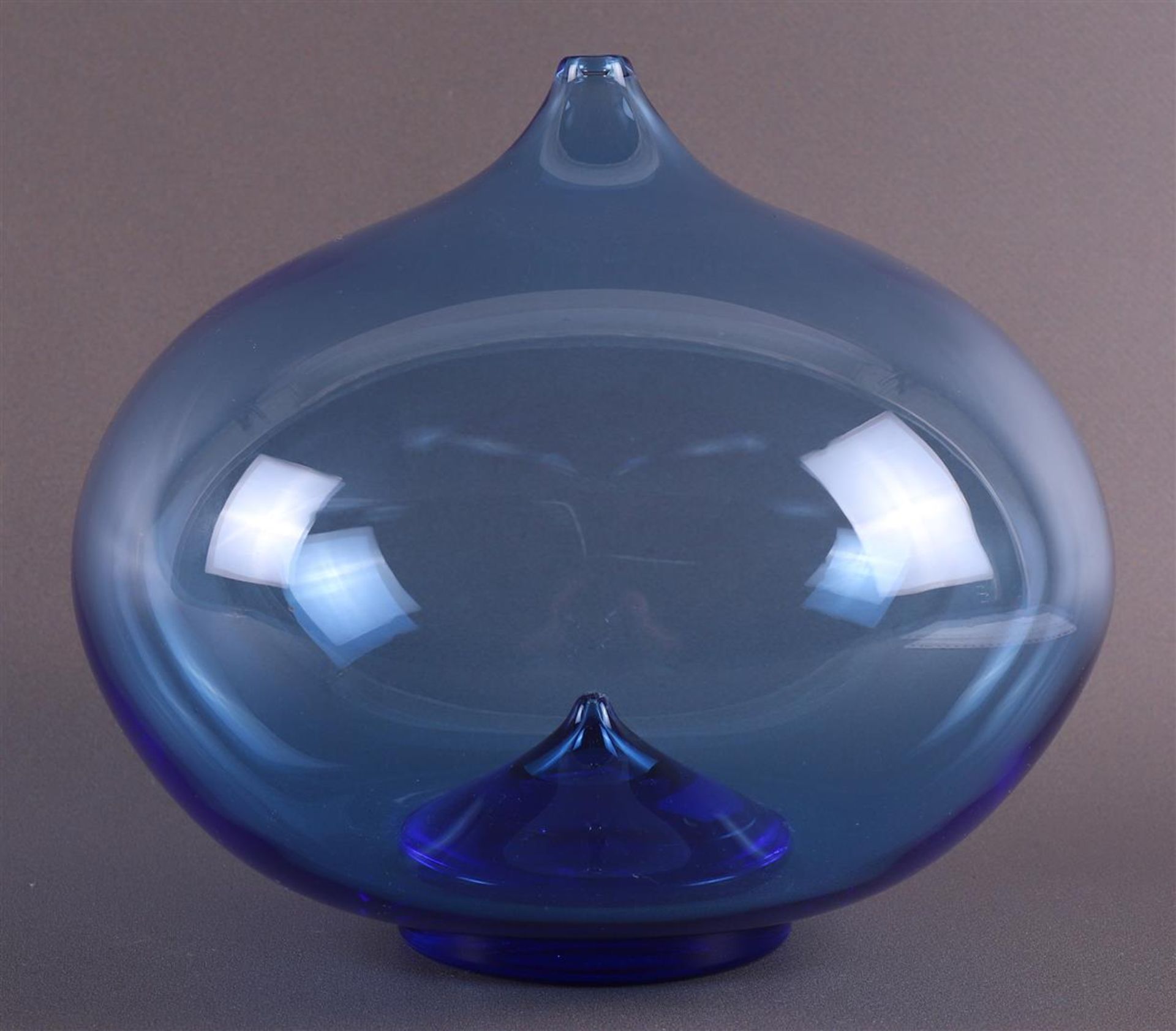 A blue glass vase, unique, Floris Meydam - Bild 2 aus 4