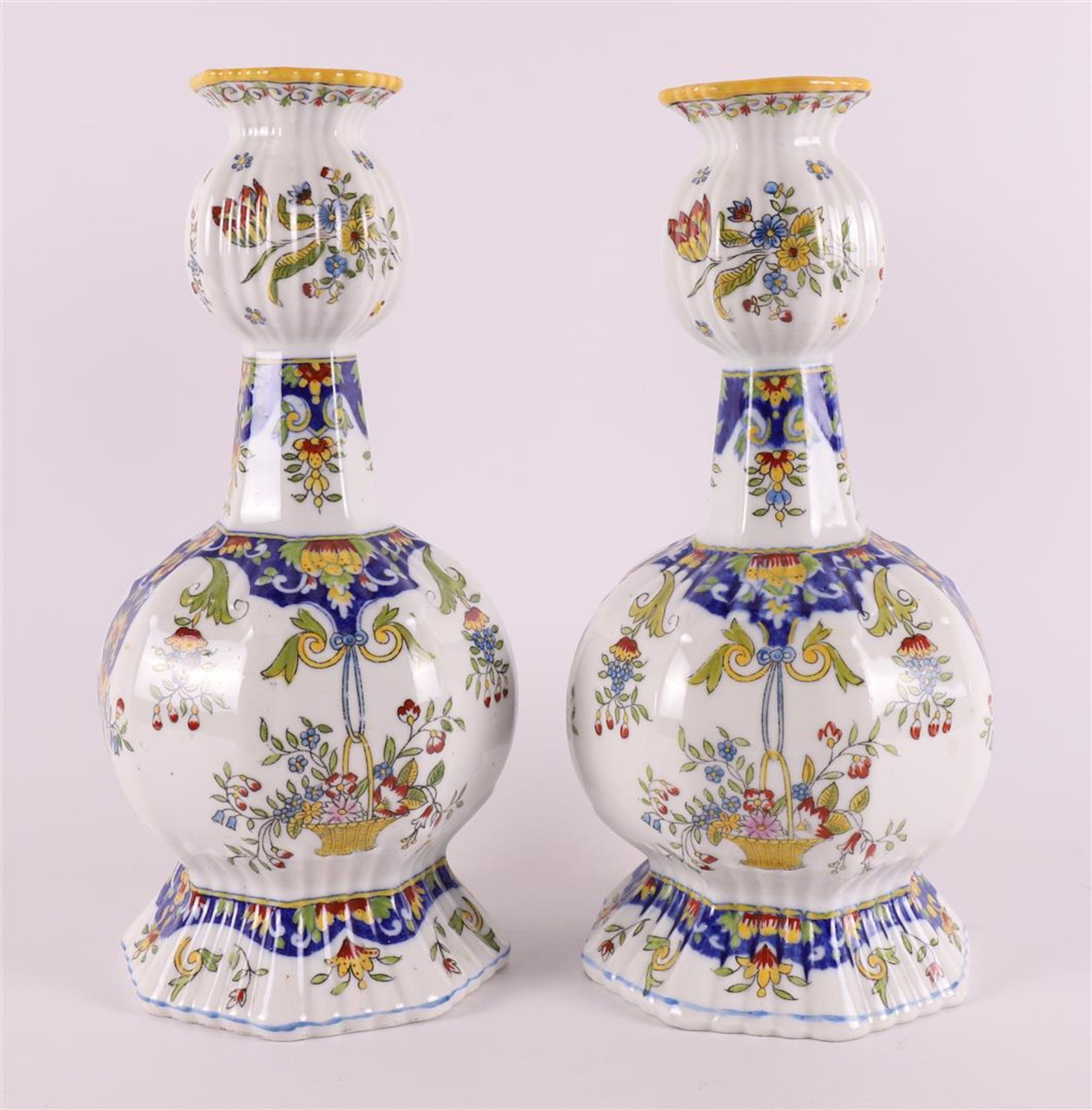 A pair of earthenware so-called 'knob vases', France. - Bild 3 aus 6