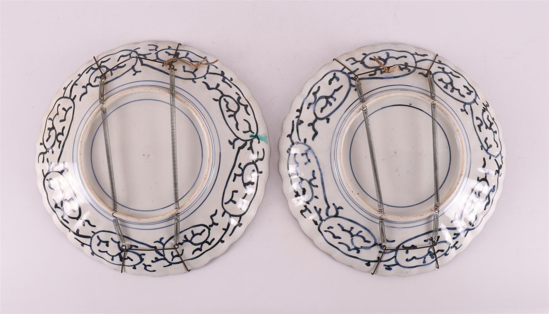 A pair of contoured porcelain Imari dishes, Japan, Meiji, late 19th century. - Image 6 of 11