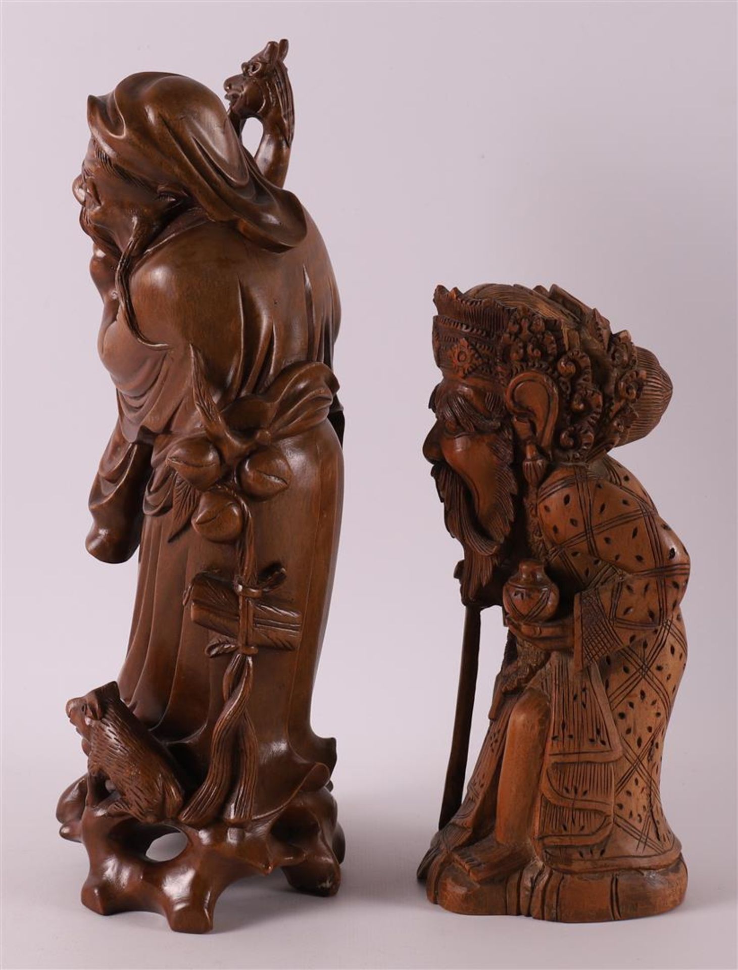 A lot of Asian art, including carved wooden sculptures and Japanese woodcuts. - Image 4 of 5