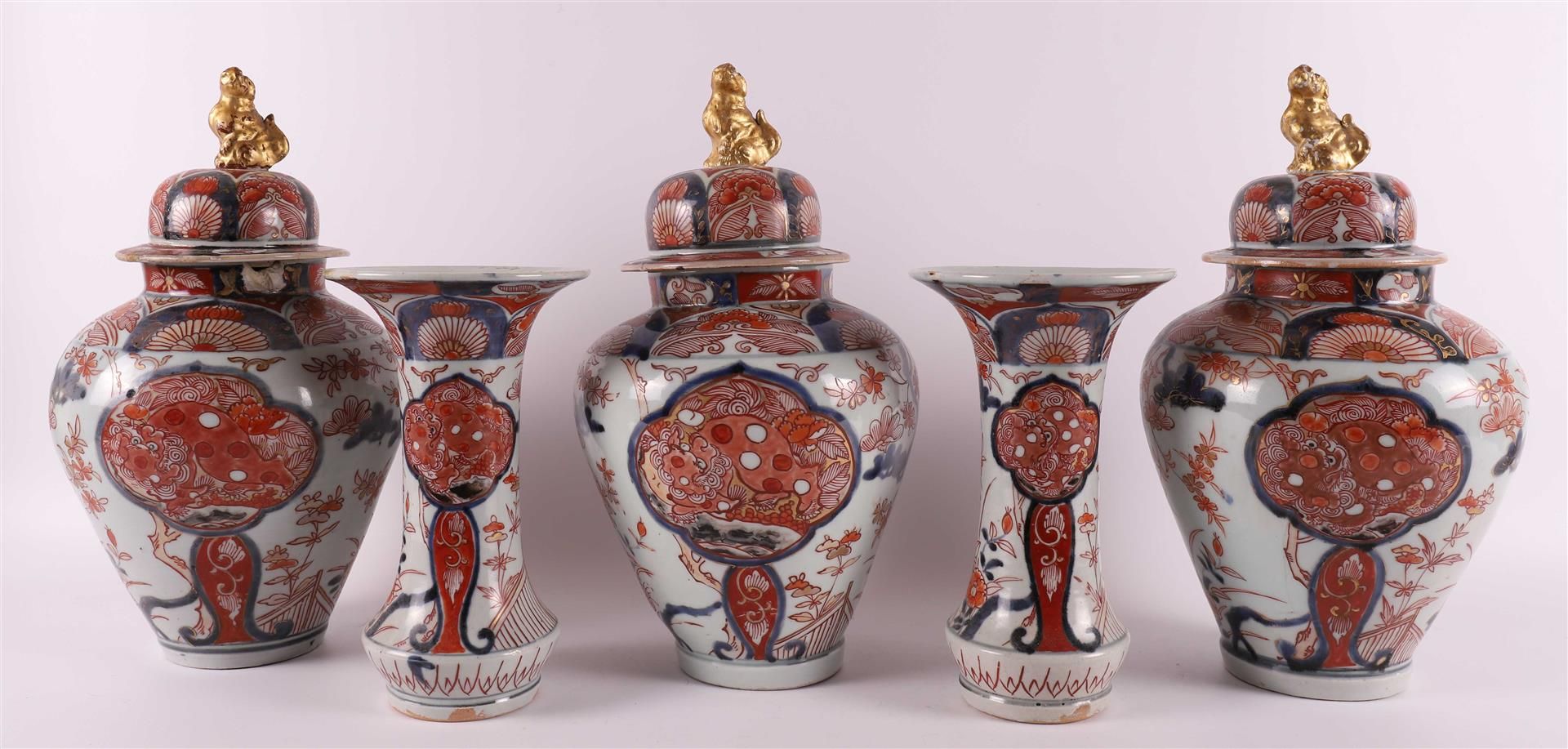 A five-piece porcelain Imari cabinet set, Japan, Edo, around 1700.