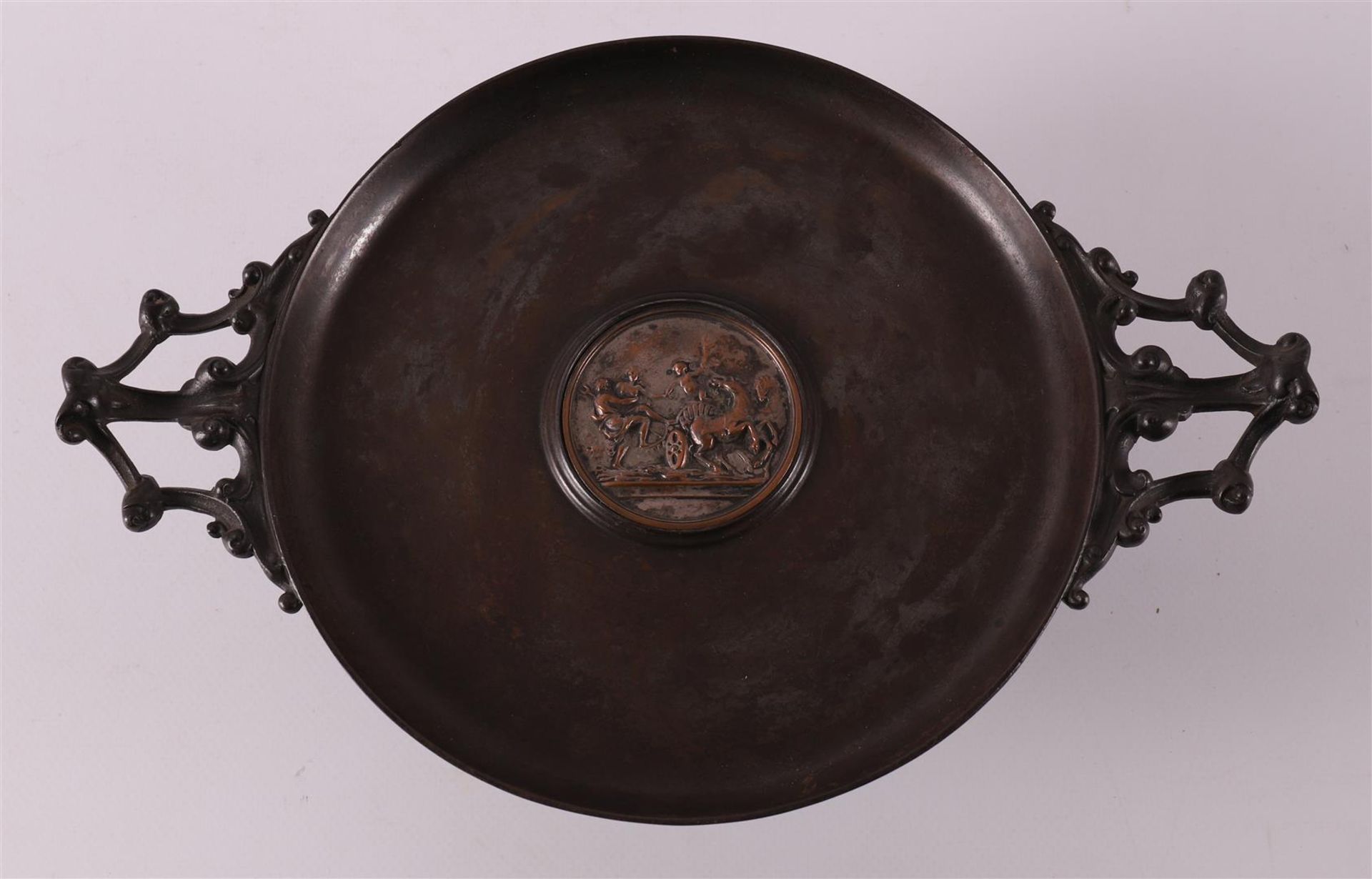 A cast iron and copper mounted tazza from 'EG Zimmermann in Hanau', - Bild 2 aus 3
